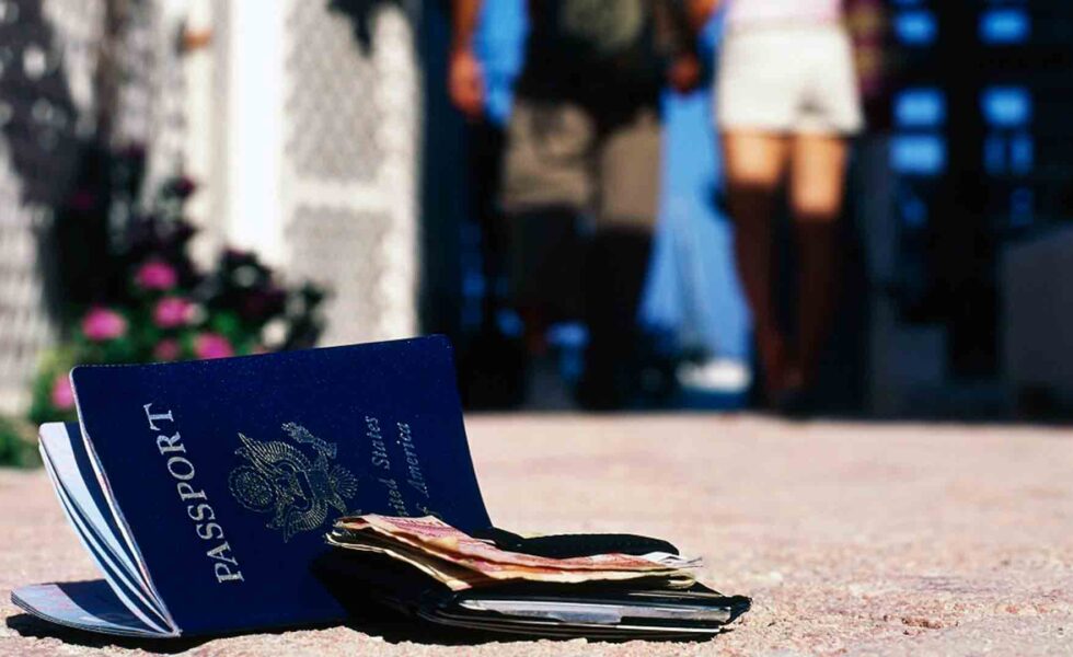 Как вернуться в Россию, если за границей утерян паспорт?